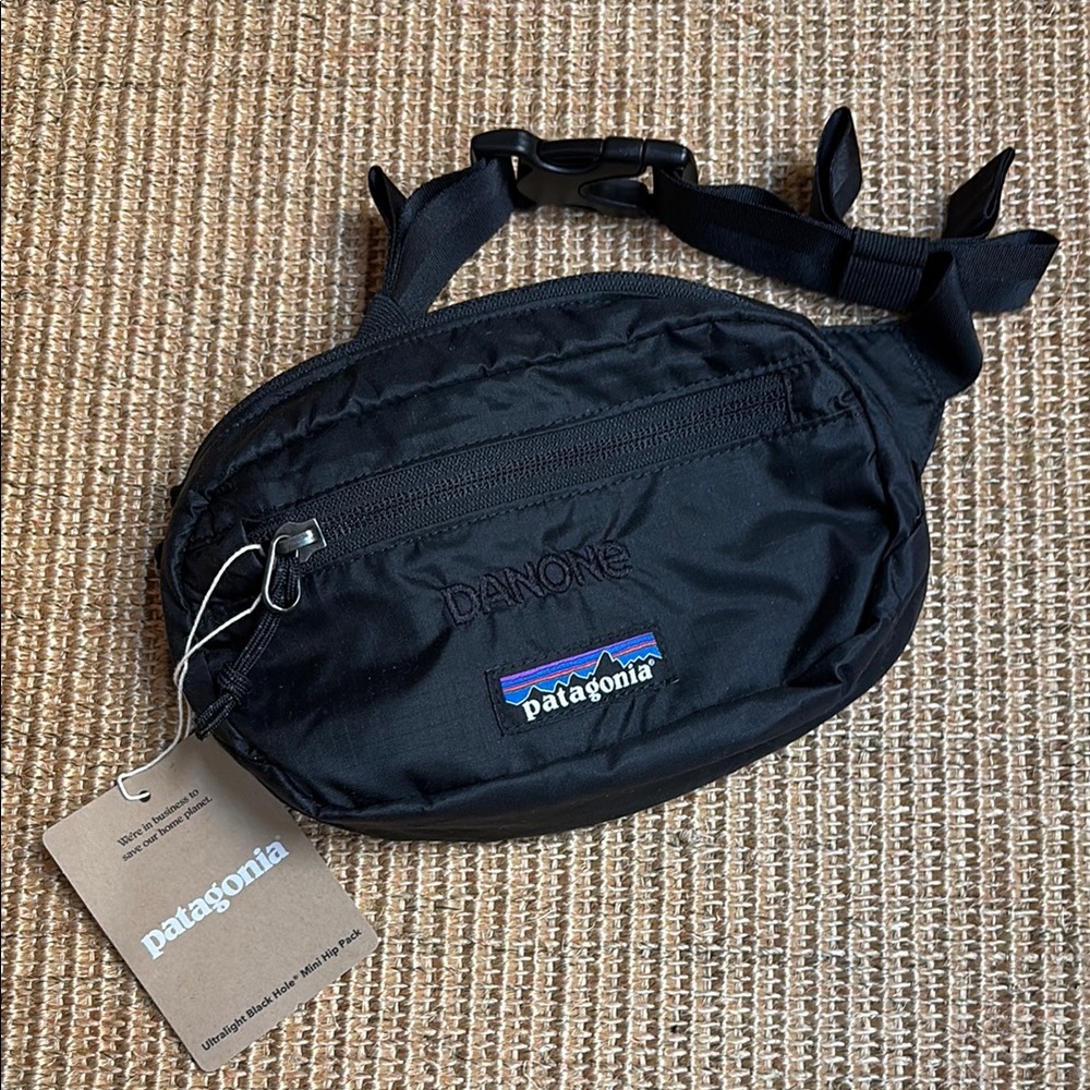 NWT Patagonia Ultralight Black Hole Mini Hip Pack Waist Fanny Pack Bag - Picture 2 of 5